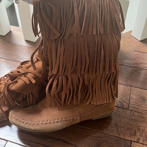 Gorgeous LC Lauren Conrad women’s fringe cognac tan booties size 6.5 - Picture 3 of 4